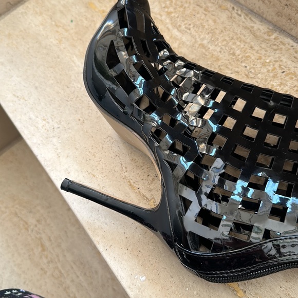 NWOT Open Ankle Booties - Picture 9 of 9